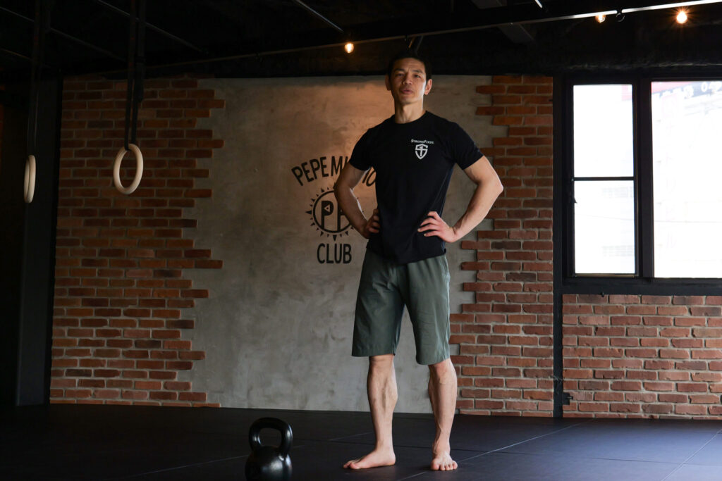 STRONGFIRSTのインストラクターとケトルベル